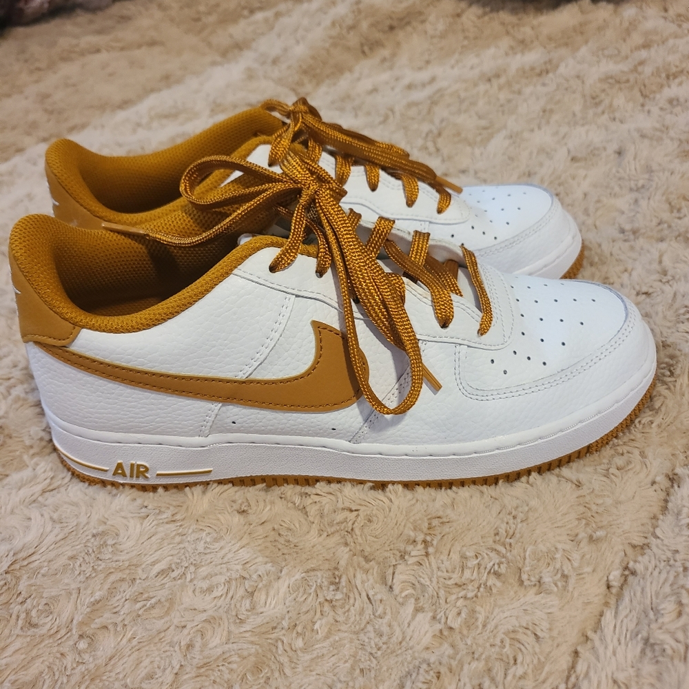 7y boys nike shoes fits women size 8